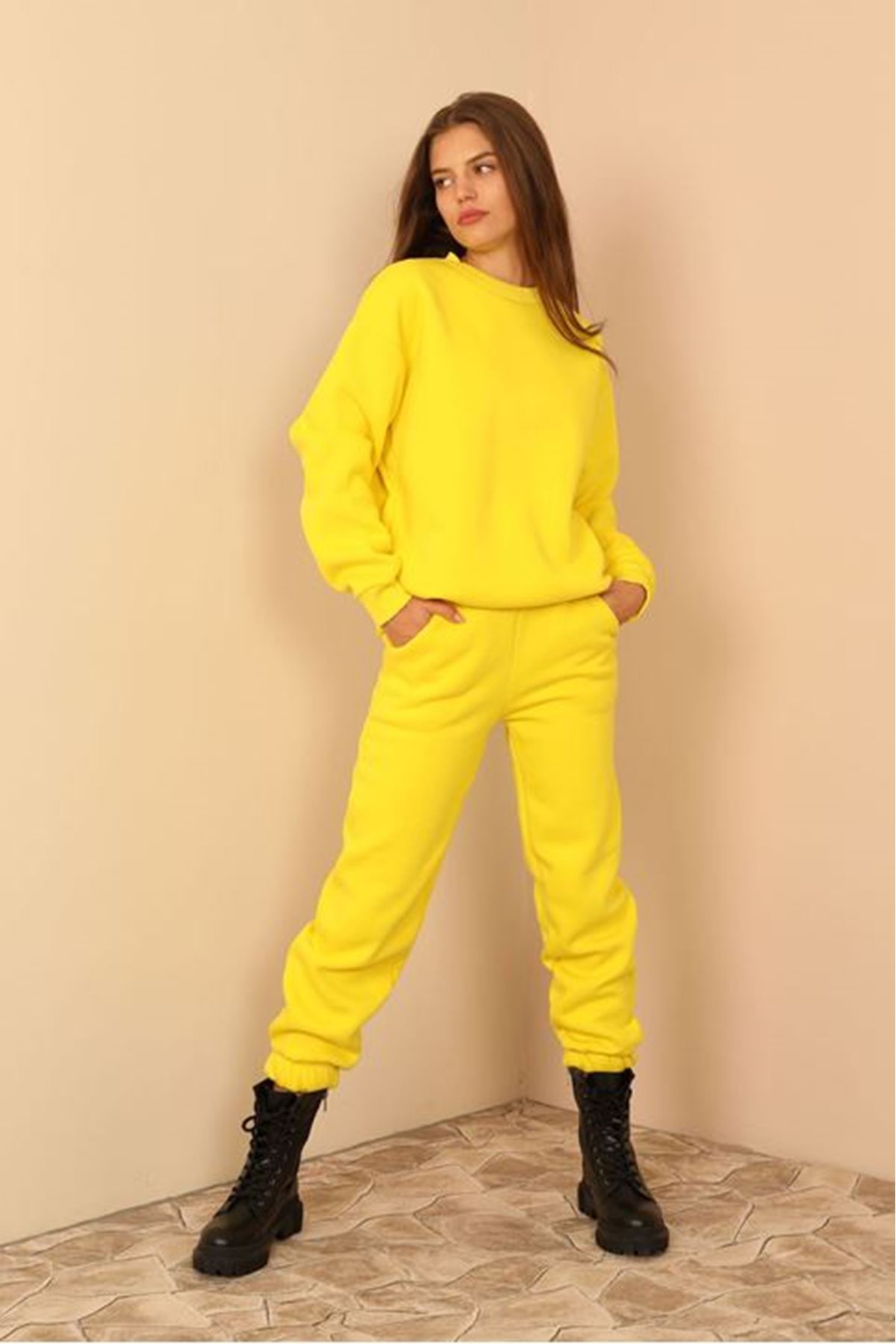 3 İplik Kumaş Uzun Boy Rahat Kalıp Paçası Lastikli Kadın Pantolon-Sarı