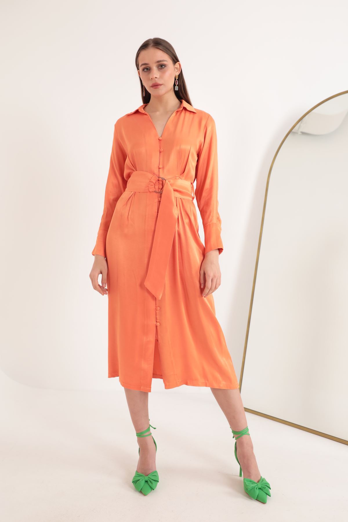 Saten Kumaş Düğme Detay Geniş Manşet Midi Kadın Elbise-Oranj