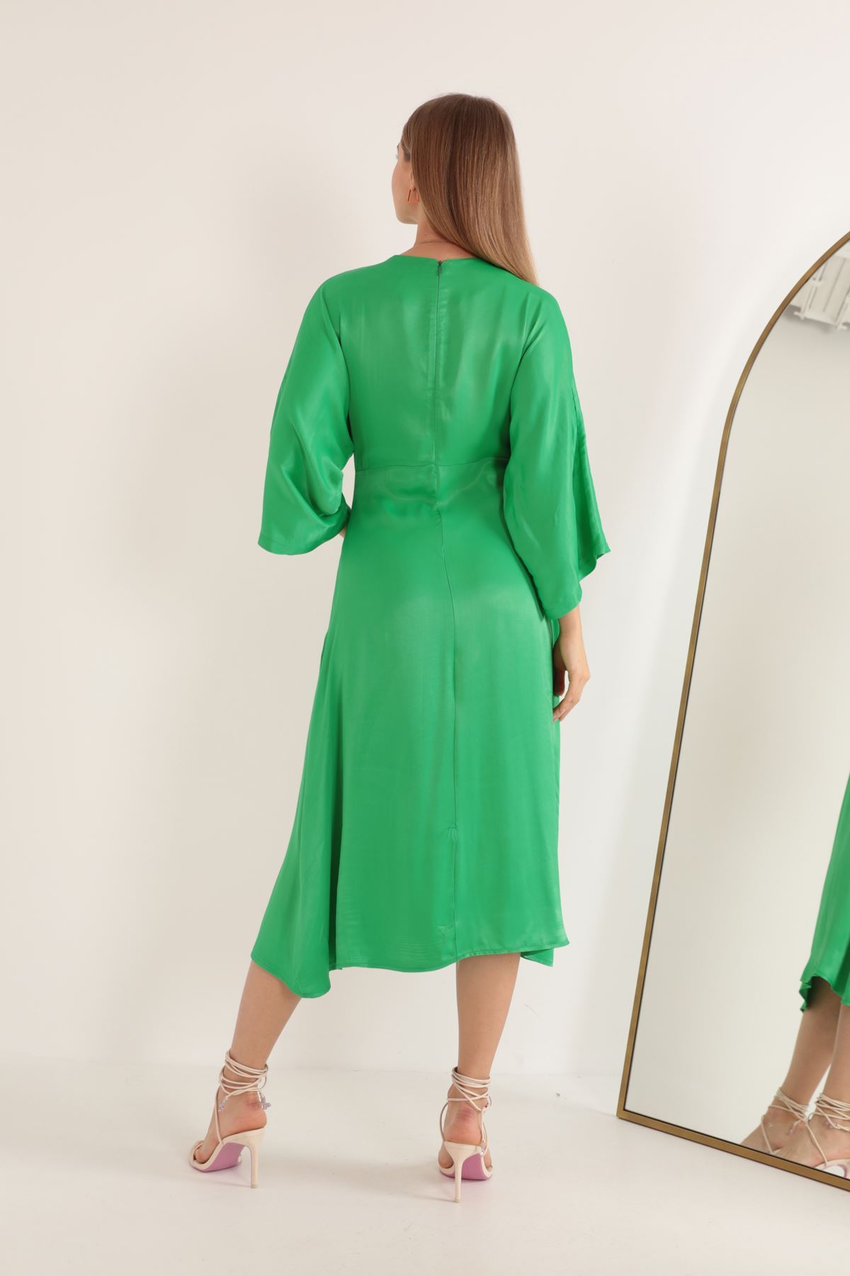 Saten Kumaş Önü Burgulu Kadın Elbise-Yeşil
