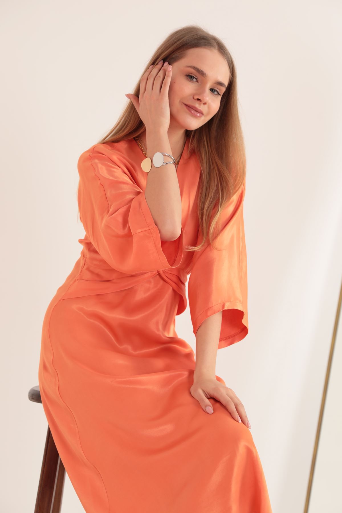 Saten Kumaş Önü Burgulu Kadın Elbise-Oranj