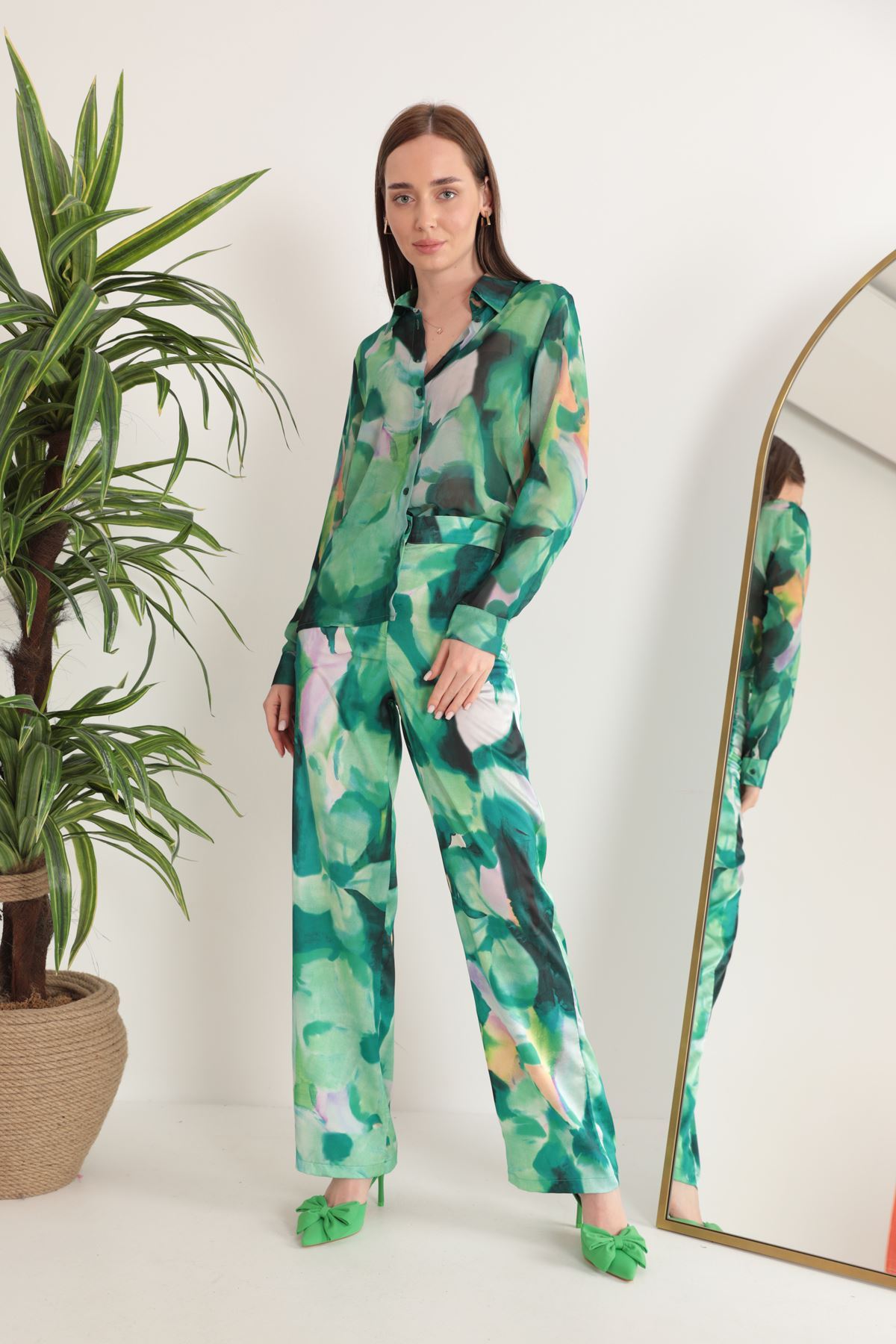 Saten Kumaş Sulu Boya Efektli Çiçek Desen Kadın Pantolon-Yeşil