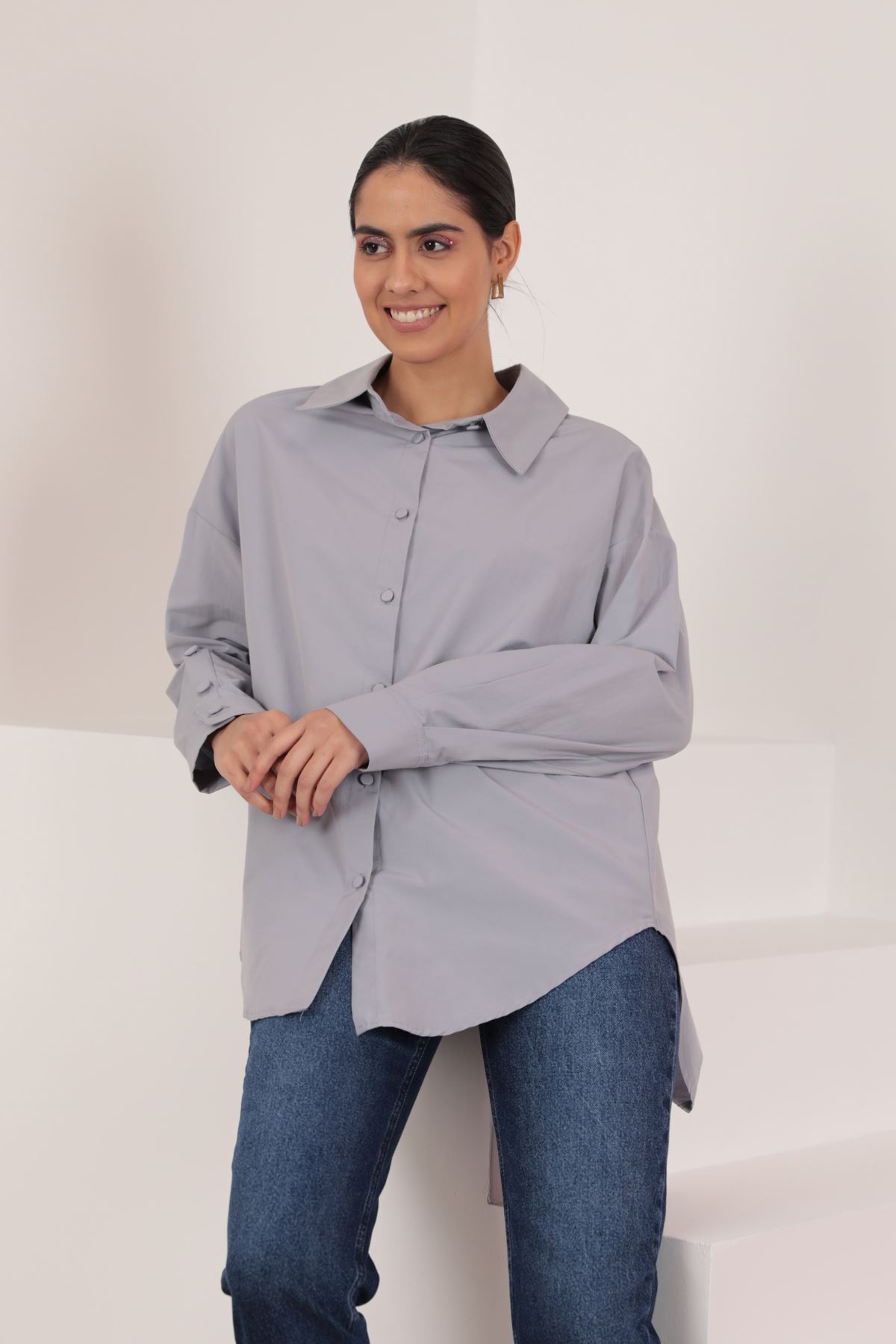 Soft Kumaş Kol Ve Arka Roba Düğme Detay Kadın Gömlek-Gri
