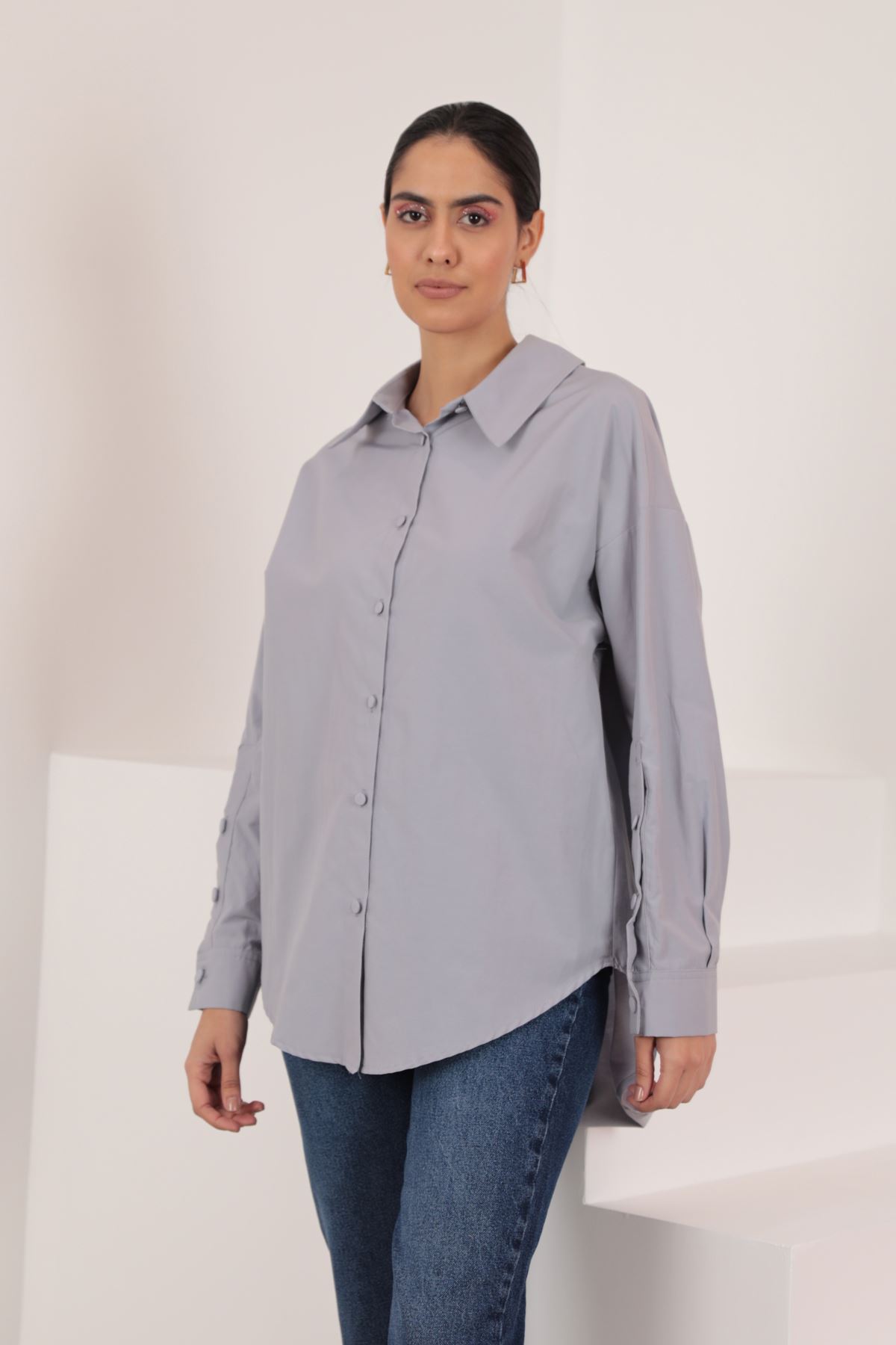 Soft Kumaş Kol Ve Arka Roba Düğme Detay Kadın Gömlek-Gri