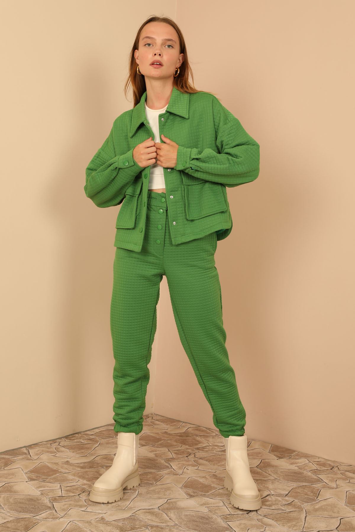 Kapitone Kumaş Gömlek Yaka Oversize/Salaş Çıtçıt Detaylı Kadın Ceket-Yeşil