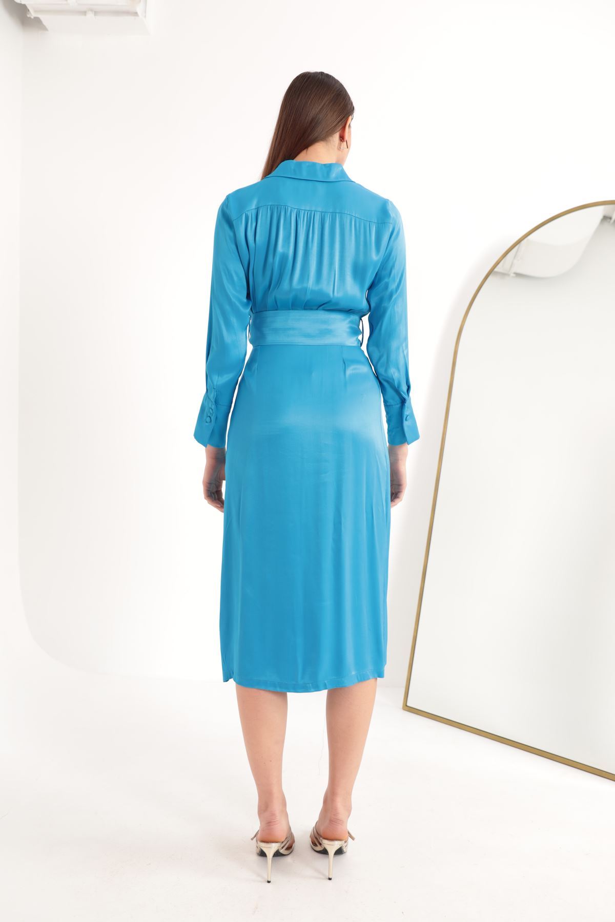 Saten Kumaş Düğme Detay Geniş Manşet Midi Kadın Elbise-Mavi