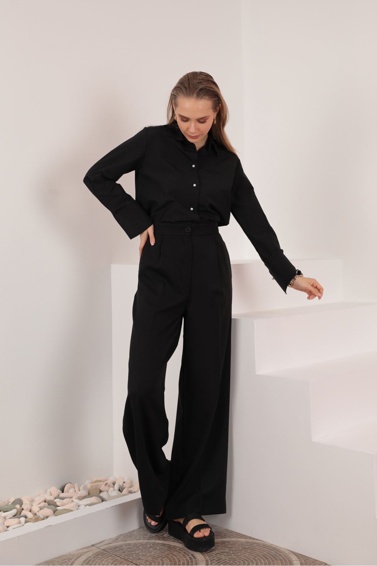 Soft Kumaş Crop Kadın İnci Düğme Detay Gömlek-Siyah