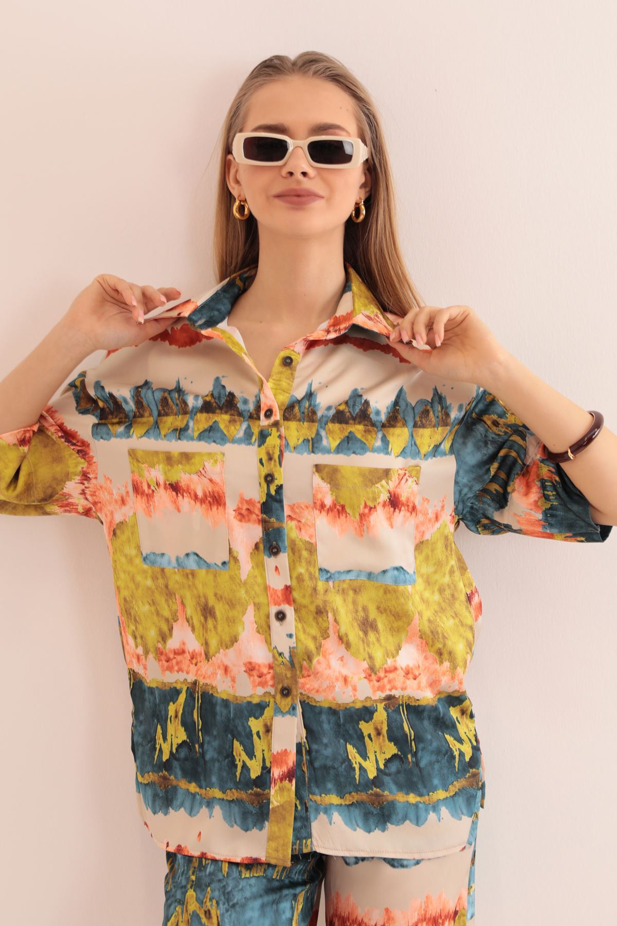 Saten Kumaş Batik Desen Truvakar Kol Kadın Gömlek-YAĞ YEŞİLİ