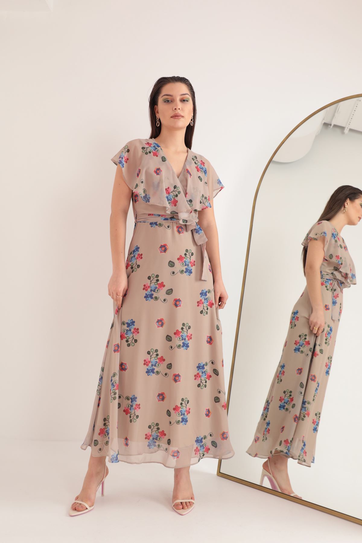 Şifon Kumaş Nakış Desenli Allerli Kadın Elbise-Bej
