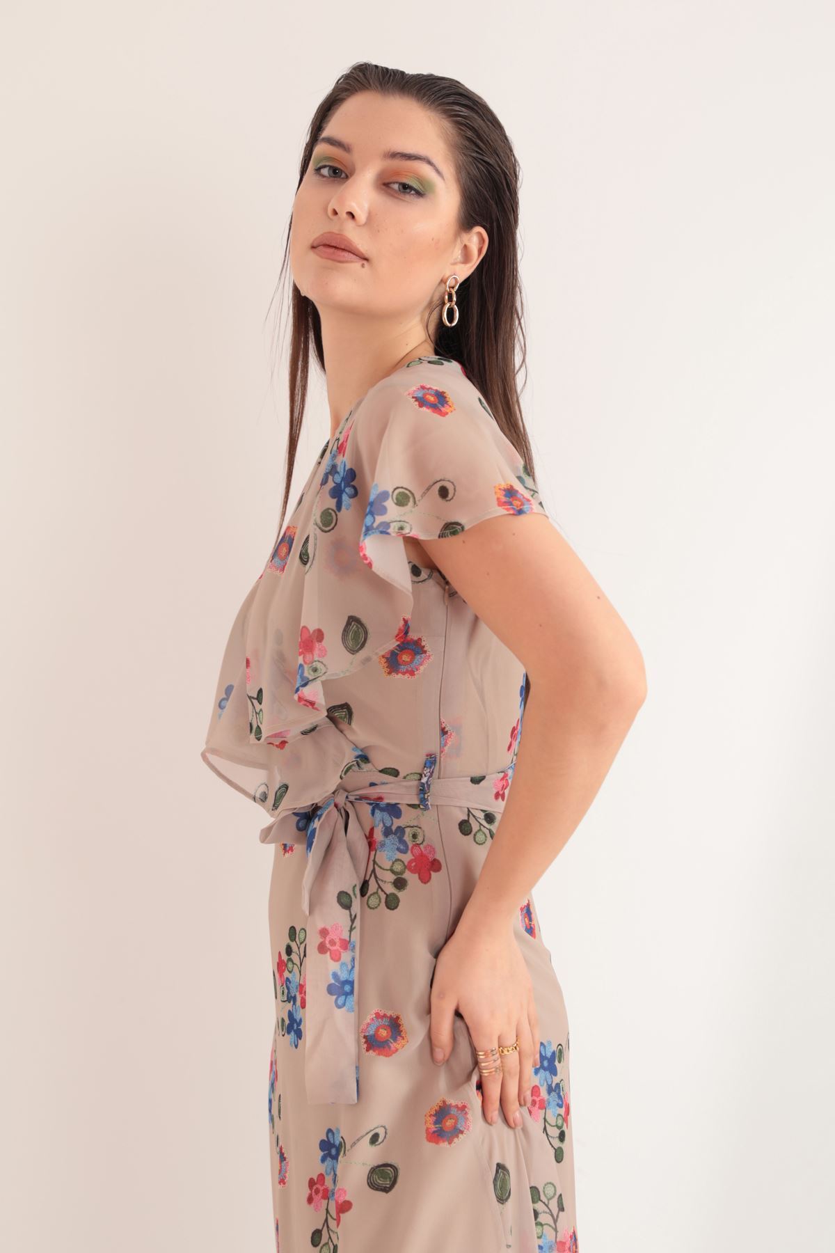 Şifon Kumaş Nakış Desenli Allerli Kadın Elbise-Bej