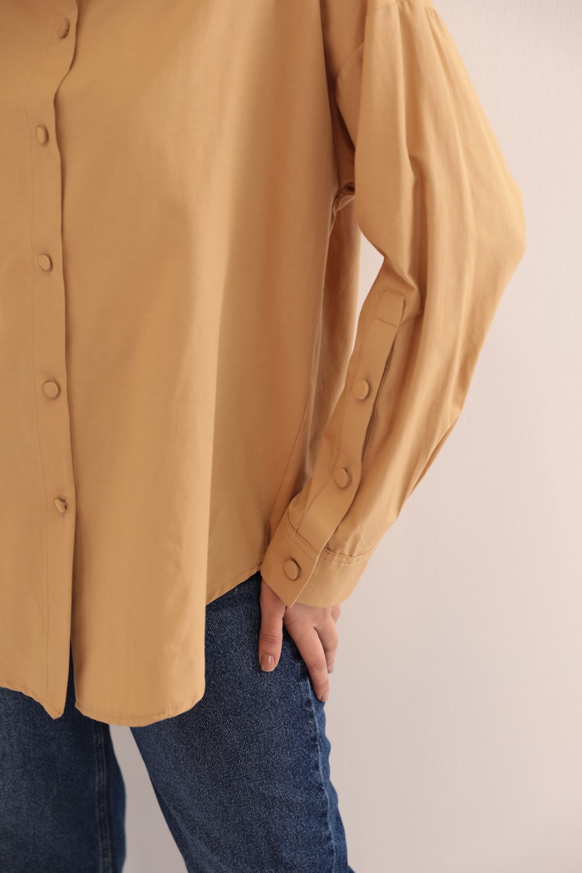 Soft Kumaş Kol Ve Arka Roba Düğme Detay Kadın Gömlek-Taba