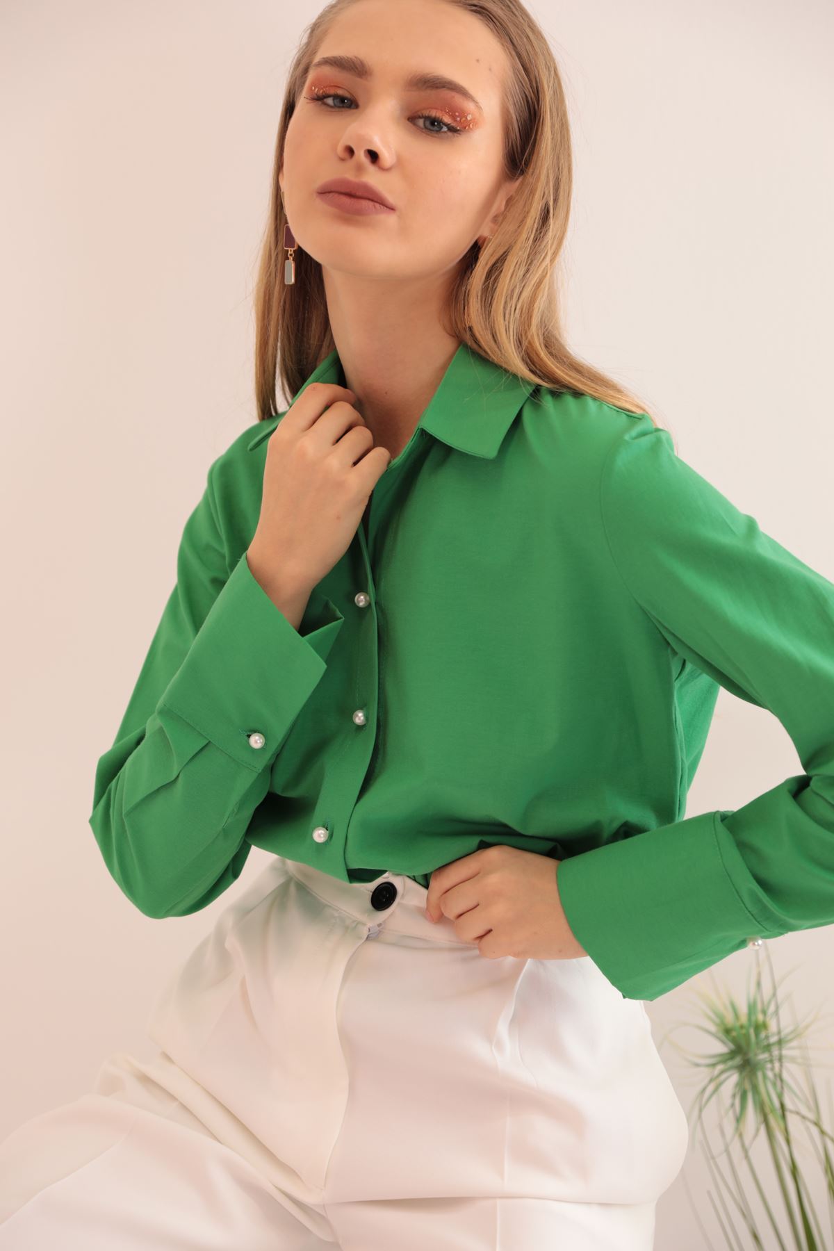 Soft Kumaş Crop Kadın İnci Düğme Detay Gömlek-Yeşil