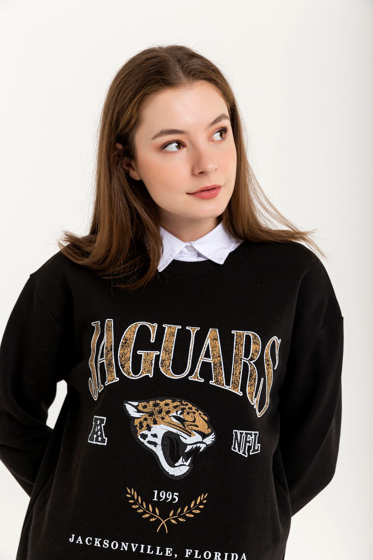 Şardonlu 3 İplik Kumaş Rahat Kalıp Jaguars Baskılı Kadın Sweatshirt-Siyah