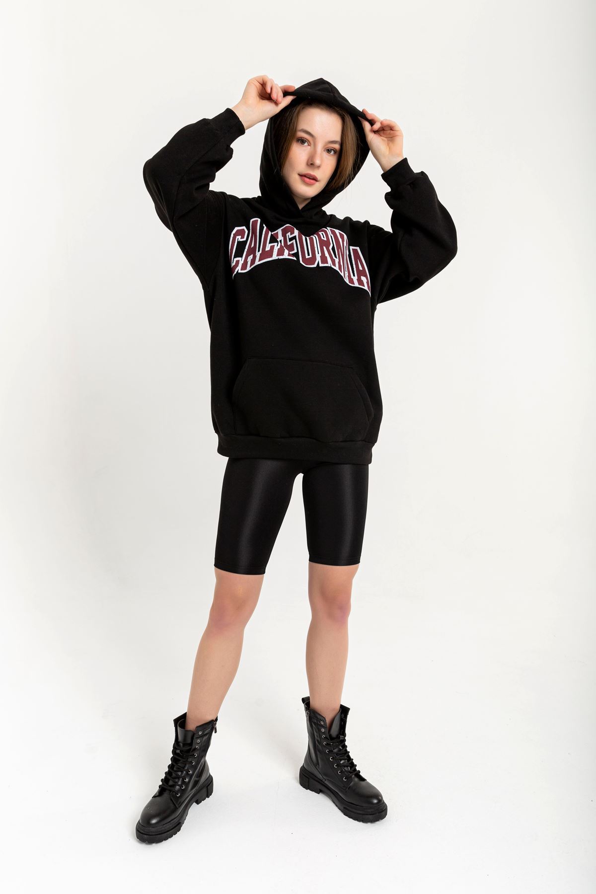 Şardonlu 3 İplik Kumaş Uzun Kollu Oversize/Salaş Yazılı Kadın Sweatshirt-Siyah