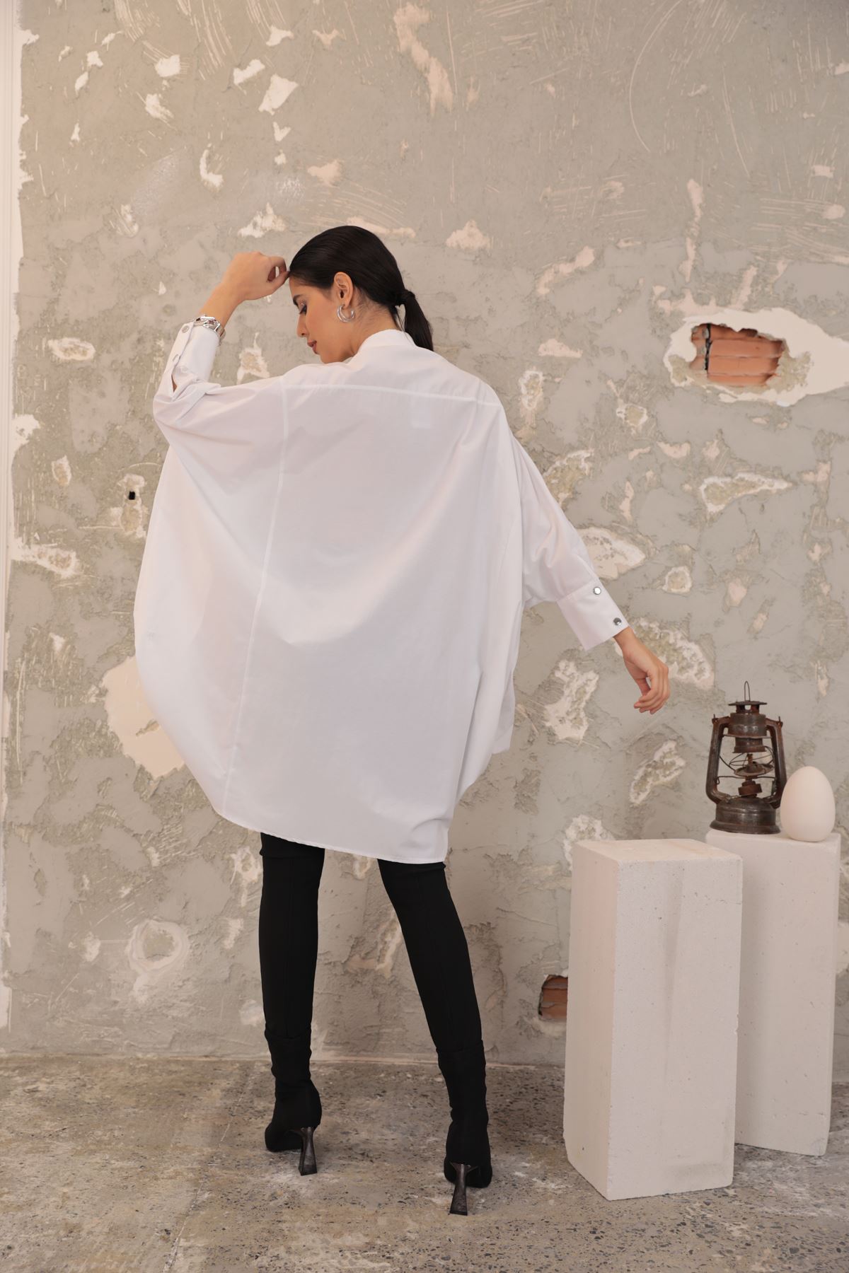 Soft Kumaş Tasarım Kadın Gömlek-Beyaz