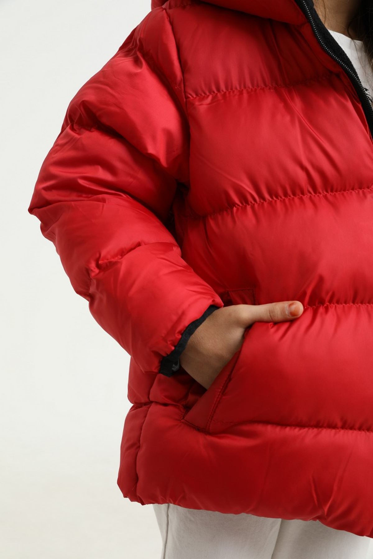 Erkek Çocuk Kırmızı İçi Polarlı Kapüşonlu Su Geçirmez Rüzgara Dayanıklı Cepli Şişme Kışlık Mont
